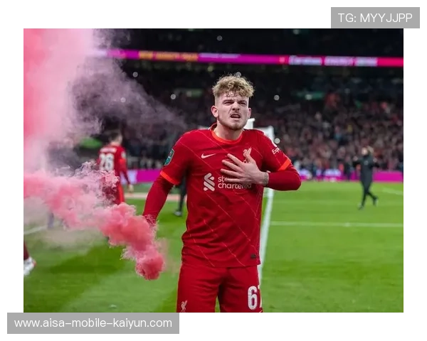 前锋倒钩得分入选当周十大精彩之首——挑战极限的足球魅力