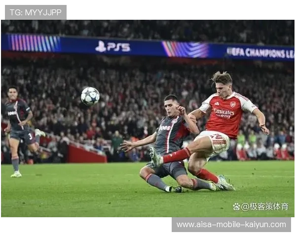 拉什福德倒地铲射完成反超