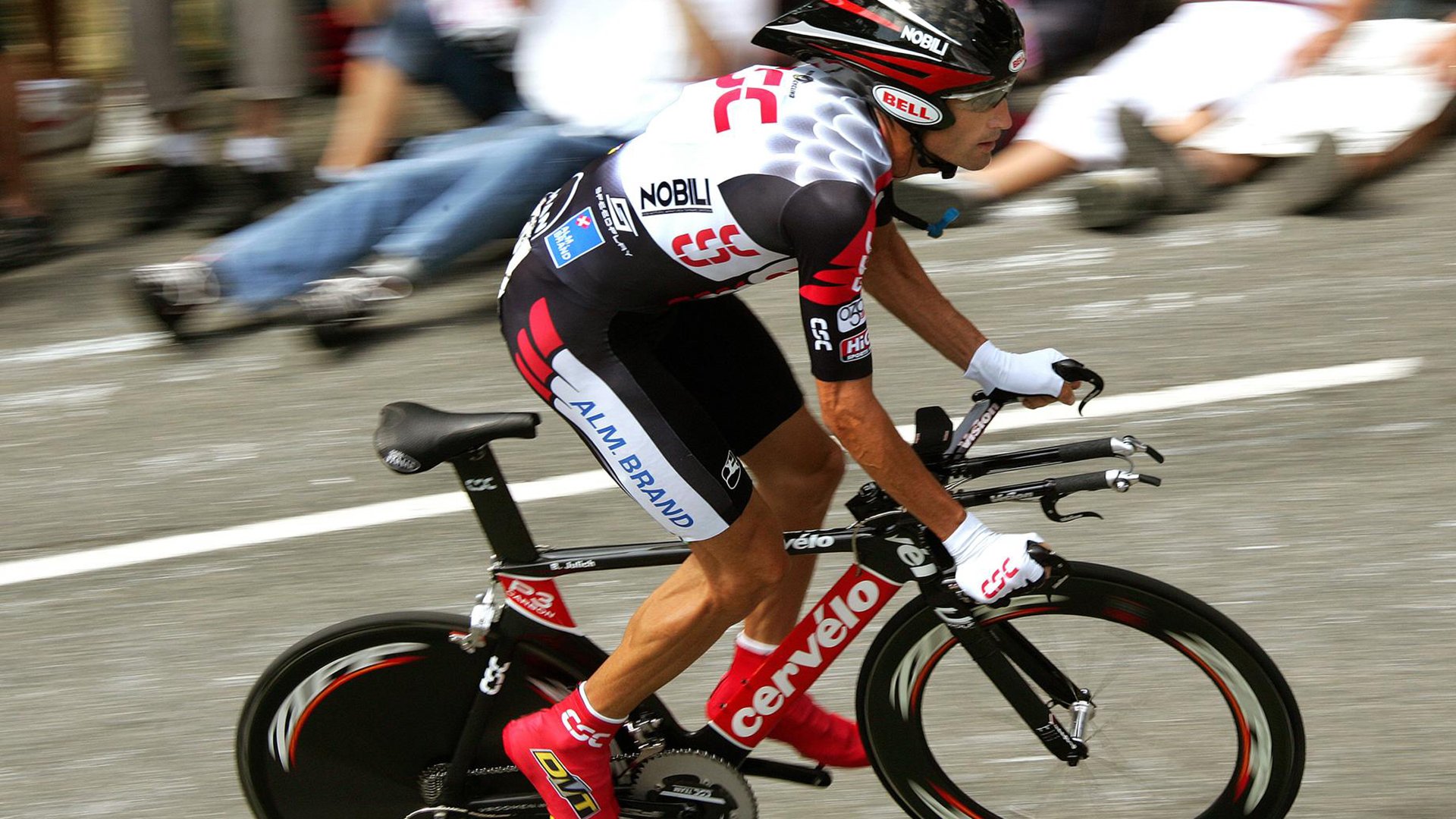 屋顶五人制足球挑战赛 高层楼顶改造迷你球场震撼上线